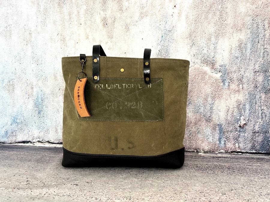 バッグ CHALLENGER MILITARY CUSTOM TOTE BAG The up-cycle “Bag of Honor” Military Tote | Lady Cuir Restore