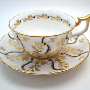 Royal Victoria Teetasse und Untertasse: Kobalt Blau Gold Filigran