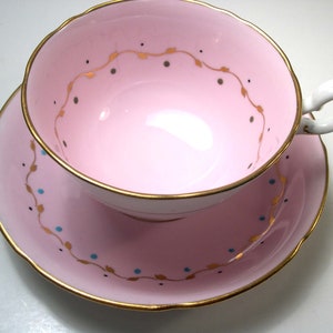 Royal Grafton Tea Cup e Saucer, Pink Tea Cup e Saucer con design dipinto a mano.