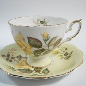 Royal Standard Yellow Green Tea Cup en Saucer, Royal Standard Geel en Wit met gele rozen theekopje en schotel set.