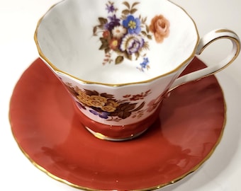 Aynsley Teetasse und Untertasse, Aynsley Orange Teetasse und Untertasse mit Blumen, geprägtes Teetassen-Set.