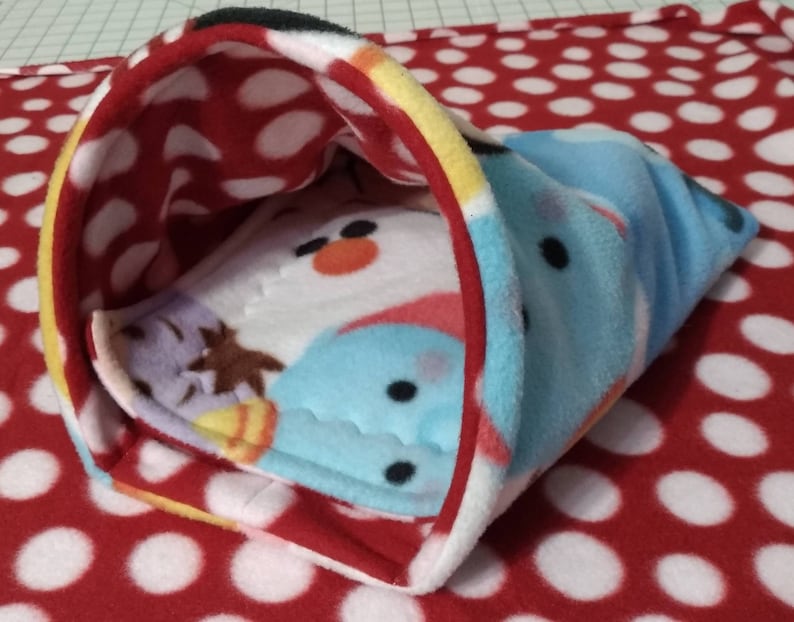 hay bag Guinea pigs w strawberries Fleece cage liner |potty pads |cuddle cup |snuggle sack |foam tunnel C/&C Midwest