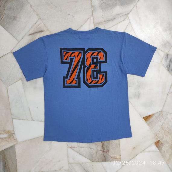 Vintage 2002 Kellogg's Tony the Tiger T-shirt: Seven Three-r