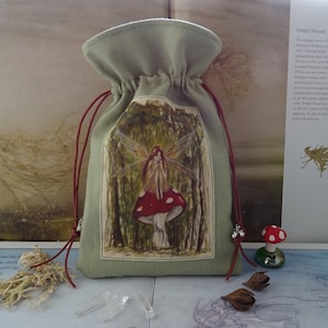 Sac pour cartes de tarot fait main, chanvre biologique, pochette de tarot, oracle, fée, art des fées, forêt de champignons, champignon vénéneux, souhait des bois, vert sauge