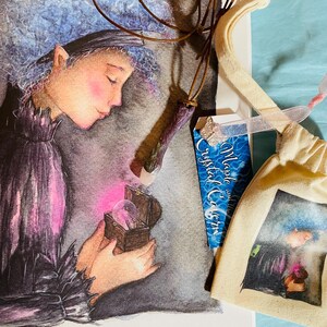 Limited Edition Maple and the Crystal Cavern Mycelie Kristall Anhänger Paket mit signiertem Storybook