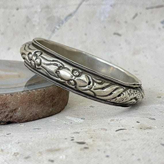 Antique Dragon Repousse Chinese Sterling Silver Rattle Bangle
