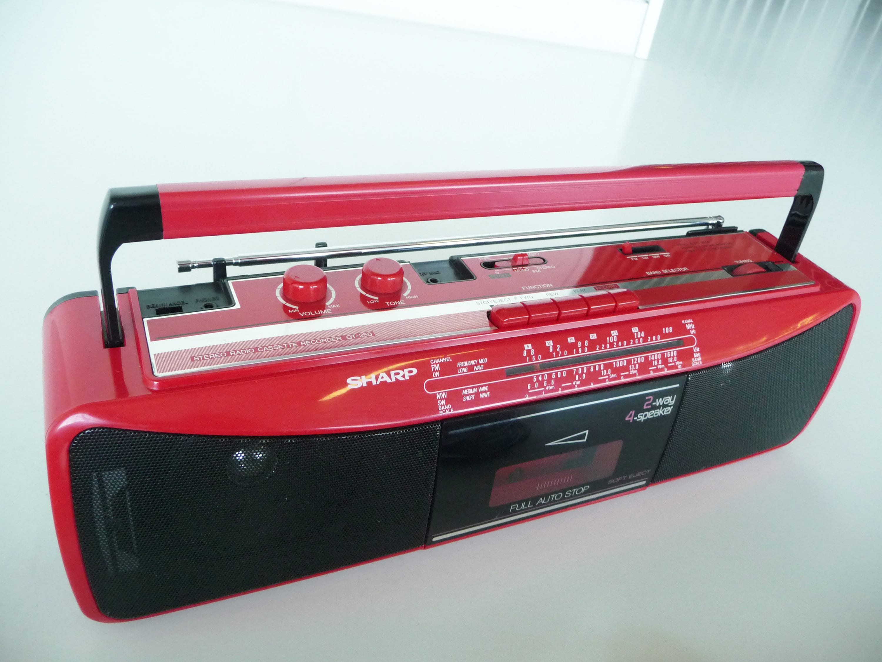 Retro Sharp QT-250E (R) Radio Cassette Boombox Radio in Rare