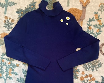 Vintage 60s Daisy Beads Turleneck Sweater