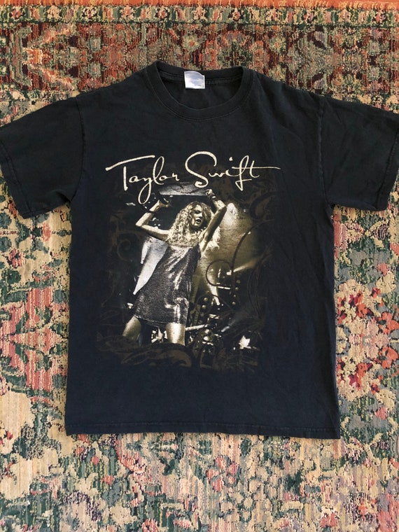 2000s Taylor Swift Live Tour T-Shirt
