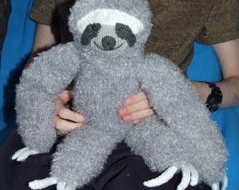 KNITTED SLOTH PATTERN