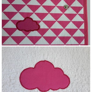 Matelas à langer nomade, tapis à langer pour bébé en éponge blanche et imprimé triangles rose, fait main en France image 4
