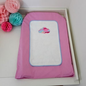 Housse matelas à langer rose imprimé camouflage rose et bleu pour bébé fille, coton et nid d'abeille, fait main en France image 2