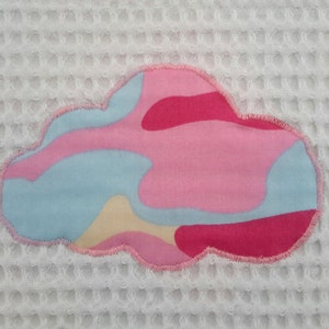 Housse matelas à langer rose imprimé camouflage rose et bleu pour bébé fille, coton et nid d'abeille, fait main en France image 3