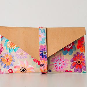 Cartera de mano de cuero pintada a mano con diseño floral, cartera de mano larga de cuero, cartera de mano para mujer, cartera de mano moderna, divertida y vibrante, accesorio de Blair Waldorf