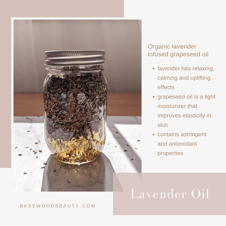 Puede incluir: Un frasco de vidrio transparente lleno de aceite de lavanda y semilla de uva. El frasco tiene una tapa plateada y est&aacute; sobre una superficie blanca. El texto "Organic lavender infused grapeseed oil" y "Lavender Oil" son visibles.