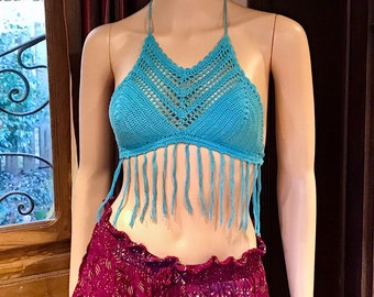 Top bralette all'uncinetto con scollo all'americana, crop top turchese per festival.