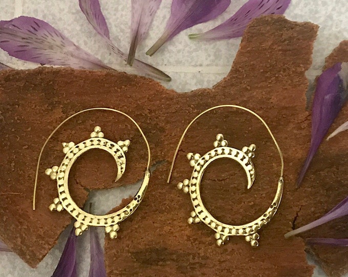 Spiral Brass Earrings/Bucklace d'oreille Laiton Lotus/ Boho Earrings/ Tribal Jewelry/ Gypsy Hoop Earrings/ Ethnic Earrings/ Laboho/ Belly