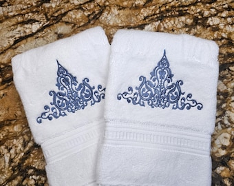 Ręcznik do rąk z wzorem Scroll Design | Ręcznik łazienkowy haftowany