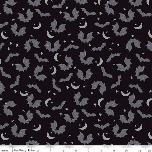 Halloween Fabric "Bats Black Sparkle" from Spooky Hollow by Melissa Mortenson for Riley Blakes Designs. 100% cotton. SC10572