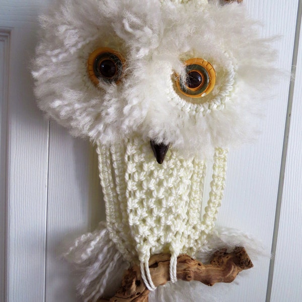 Vintage MACRAME OWL Off White Pale Cream Wall Hanging Country Cottage Shabby Chic