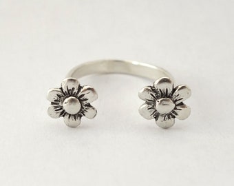 Floating Daisy Ring