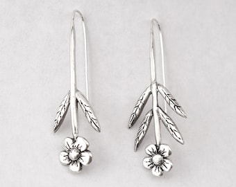 Swinging Daisy Earrings