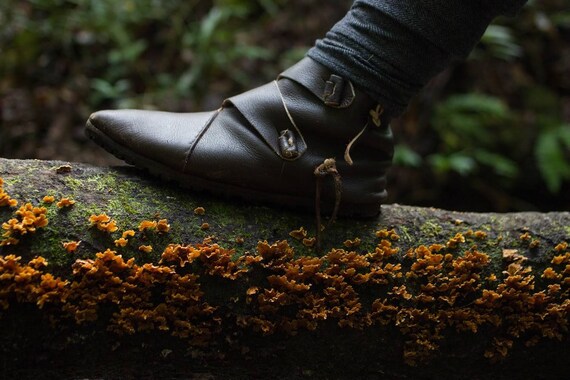 mens brown boots size 9