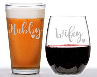 Hubby and Wifey Glass Set, Personalized  Glasses, Engraved Wine Glass, Engraved Beer Mug, hubby, Dad Gift, wifey, Mom Gift