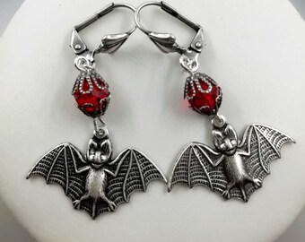 gothique - boucles d’oreilles - boucles d’oreilles gothiques - bijoux gothiques - chauves-souris - boucles d’oreilles chauve-souris - chauve-souris gothique - boucles d’oreilles rouges - boucles d’oreilles vampire - vampire