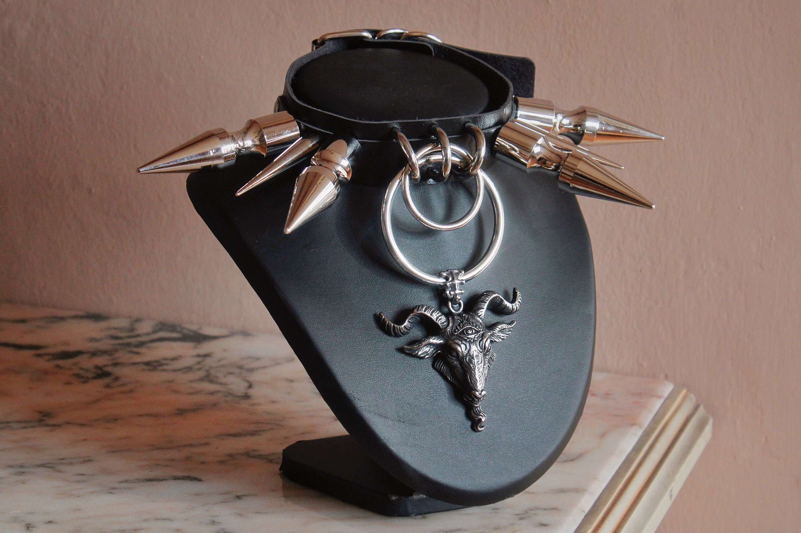 Gothic choker with bat and chains - Steamretro