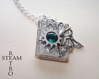 Steampunk Halskette, Steampunk Buch Medaillon Halskette Schmetterling Medaillon - Steampunk Medaillon - Silber Medaillon von Steamretro - Smaragd