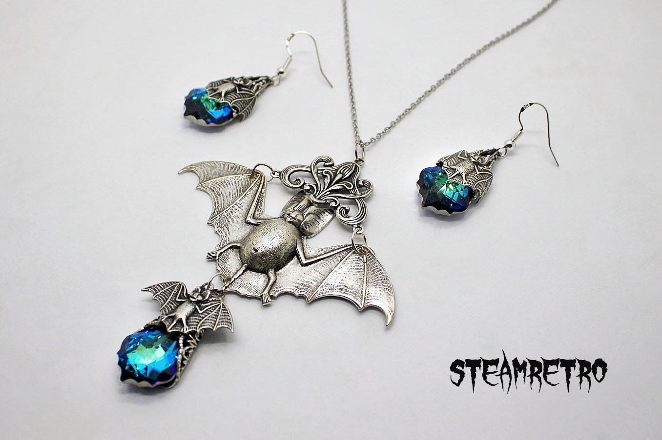 Gothic choker with bat and chains - Steamretro