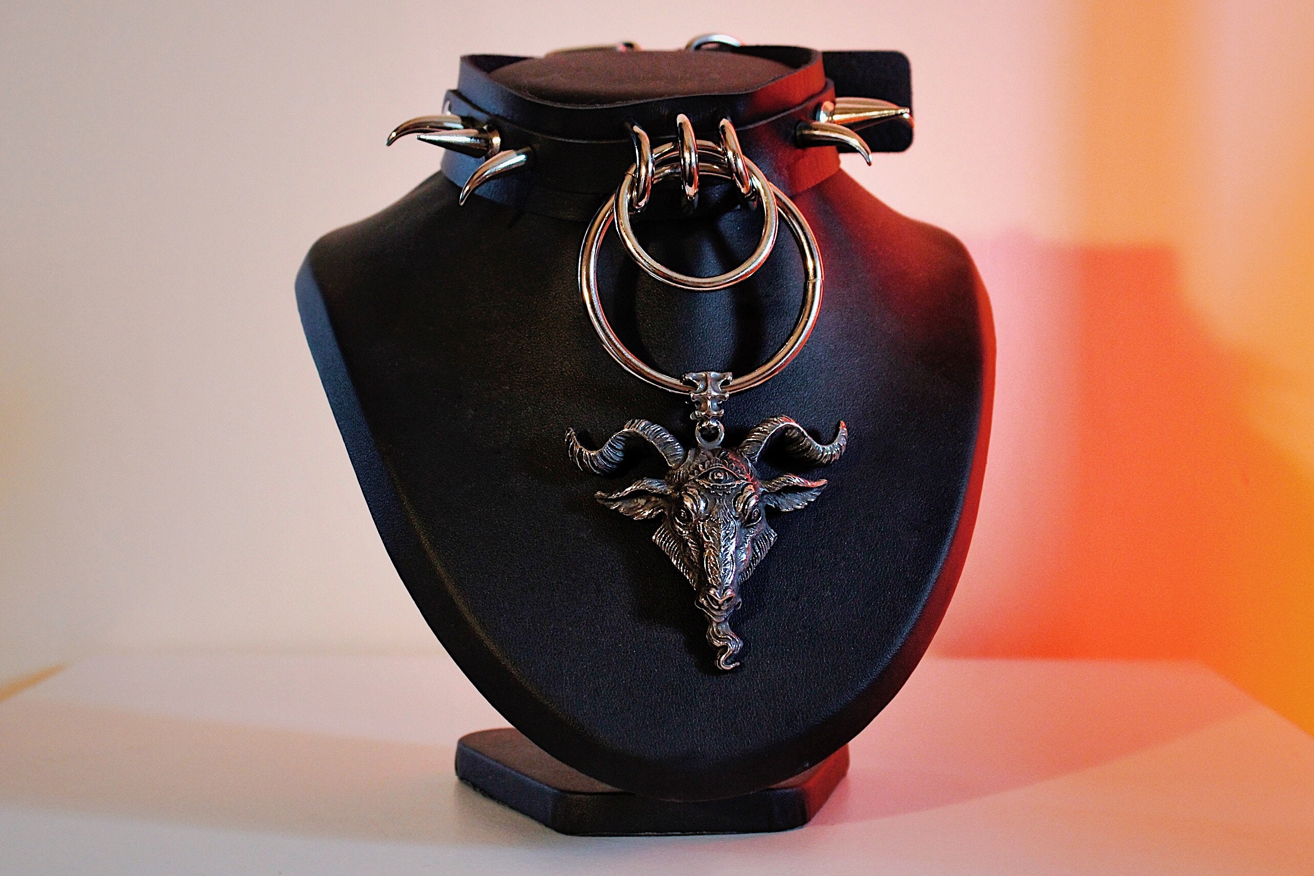 Collar BAPHOMET RED CRYSTAL LEATHER CHOKER - LSF9 53 