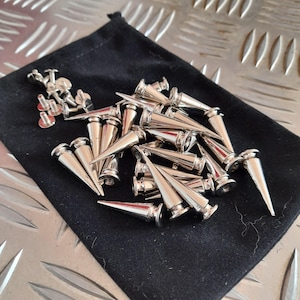 Lot of 100 stud spikes with screws - Spikes - lot of spikes - 100 stud spikes for clothing and bag making - punk spikes - goth spikes