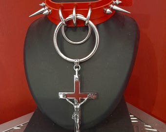 Röd krucifix choker - Röd choker - Röd gotisk choker - Kristen choker - Punk choker - Spike choker