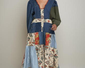 Vestido artesanal de inspiración nativa con patchwork de mezclilla y lino