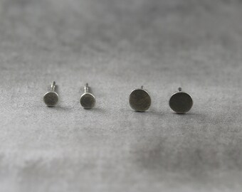 Orecchini A Perno In Argento Sterling 925 - Disco Martellato 7 Mm Pois Unisex