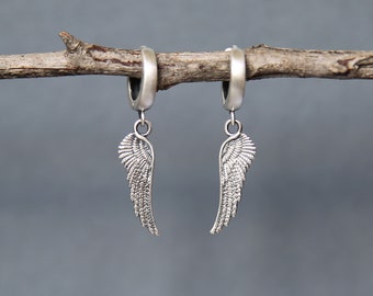 Boucles d'oreilles aile d'ange, boucles d'oreilles simples à l'unité ou en paire pour homme, boucles d'oreilles pendantes en argent sterling oxydé, bijoux pour hommes de tous les jours