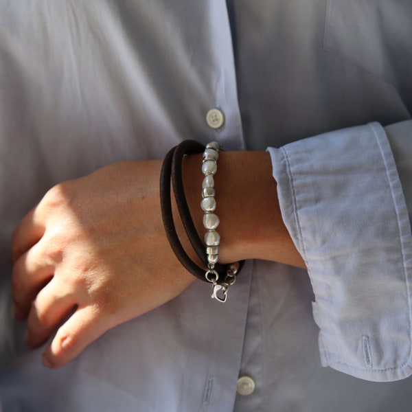 Pearls and leather bracelet. Multiwrap bracelet. Womens everyday bracelet, mom gift, valentines day gift for her