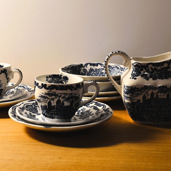Enoch Wedgewood Royal Home of Britain blu, set 2 trio da caffè - lattiera - 2 piattini - 2 ciotoline