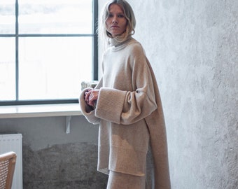 Truien, damestrui, trui van merinowol, oversized trui, minimalistische trui, losse trui, zandtrui, trui met opstaande kraag