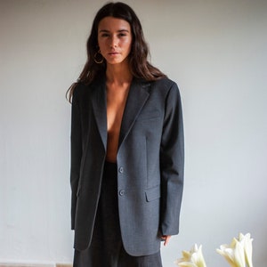 Boyfriend-blazer, minimalistische blazer, oversized boyfriend-jack, wollen blazer, relaxte blazer, relaxed-fit colbert, single-breasted blazer afbeelding 4