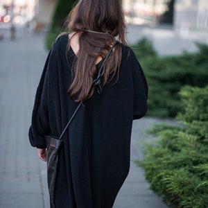 Oversized Winterkleid, Merinokleid, Kleid mit V-Ausschnitt, langes Kleid, langes schwarzes Kleid, warmes Tunikakleid, lockeres Kleid, übergroßes Kleid Bild 9