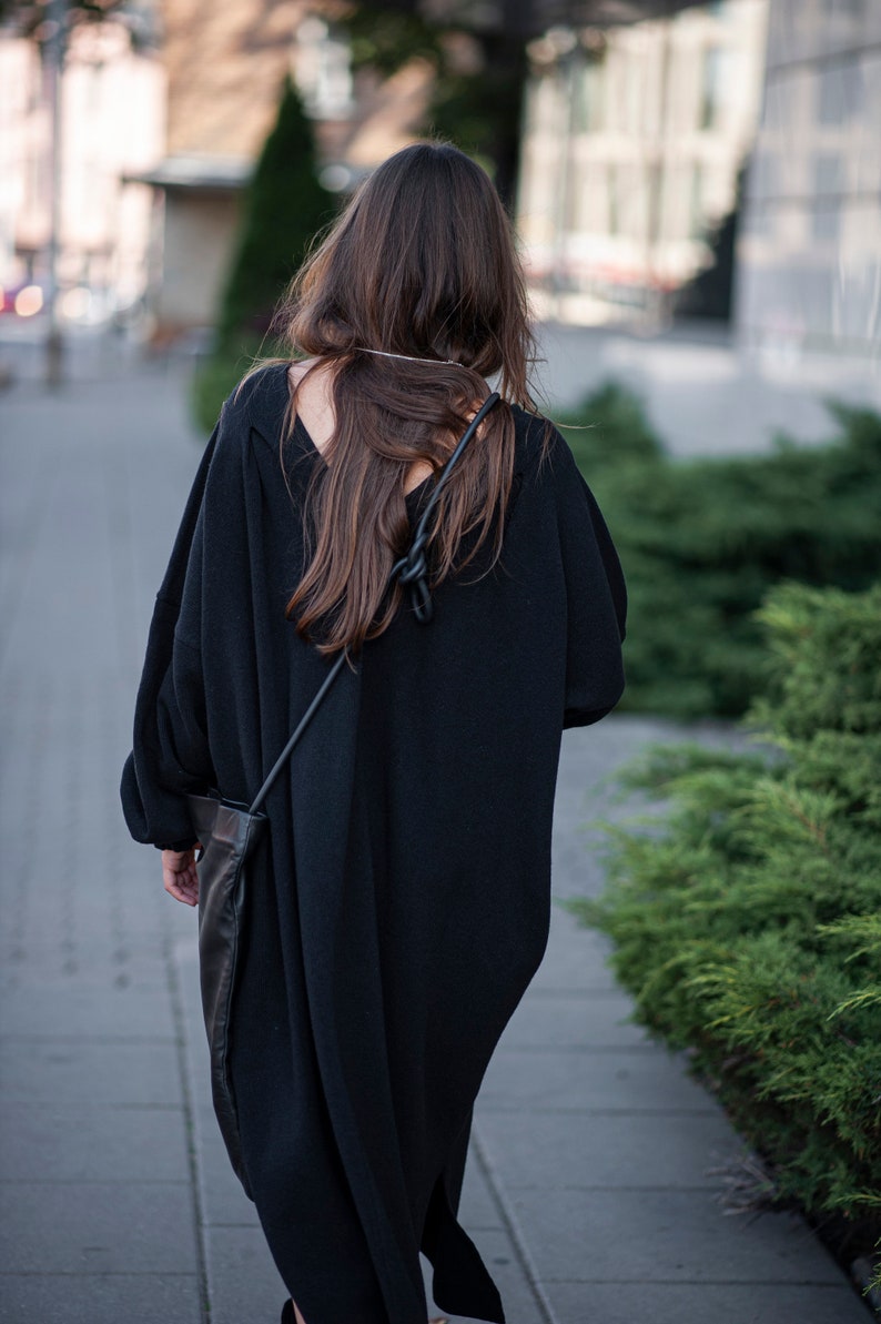 Oversized Winterkleid, Merinokleid, Kleid mit V-Ausschnitt, langes Kleid, langes schwarzes Kleid, warmes Tunikakleid, lockeres Kleid, übergroßes Kleid Bild 9