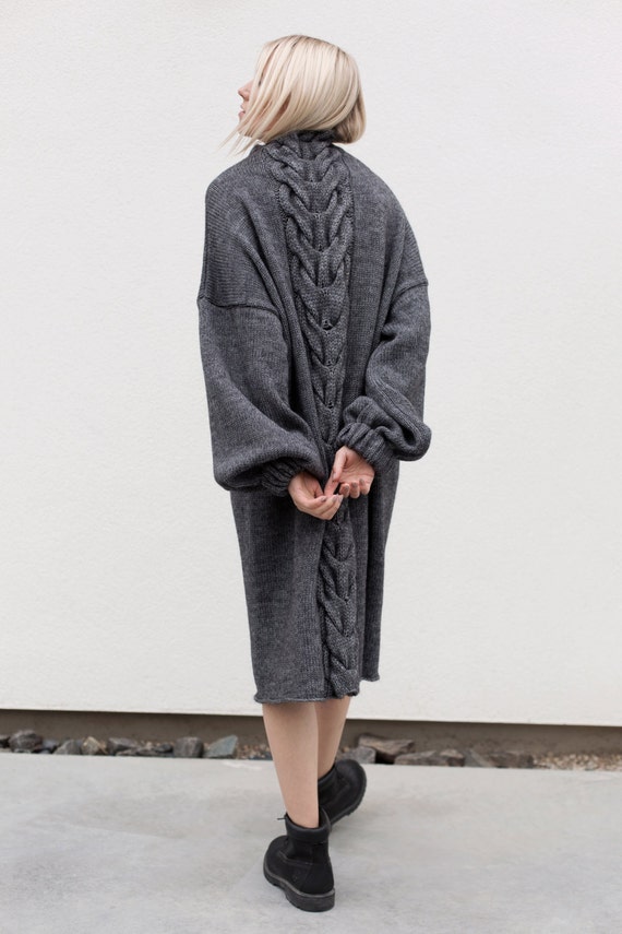 Kabel gebreide jurk. Minimalistische jurk. Oversized jurk. Hoge hals jurk. Cowl hals jurk. Tuniek jurk. oversized trui. Losse kleding. Kabel gebreide jurk. Minimalistische jurk. Oversized jurk. Hoge hals jurk. Cowl hals jurk. Tuniek jurk. oversized trui. Losse kleding.