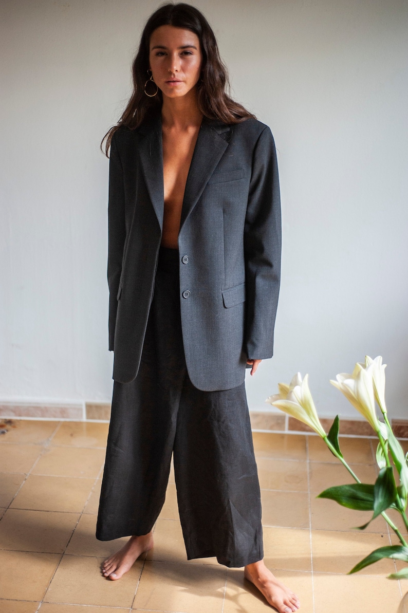 Blazer boyfriend, blazer minimalista, giacca boyfriend oversize, blazer in lana, blazer rilassato, giacca dal taglio rilassato, blazer monopetto immagine 4