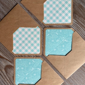 Set per scrivere lettere: 2 buste a righe, carta da lettere in cotone, carta a quadretti con motivo a fiori di menta, posta ordinaria romantica Penpal, cancelleria ecologica di classe