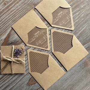Miniatuur gevoerde enveloppen, romantische liefdesbriefjes, muzieknoten, slakkenpost penvriend junkjournaal, milieuvriendelijk, cadeau voor muzikant