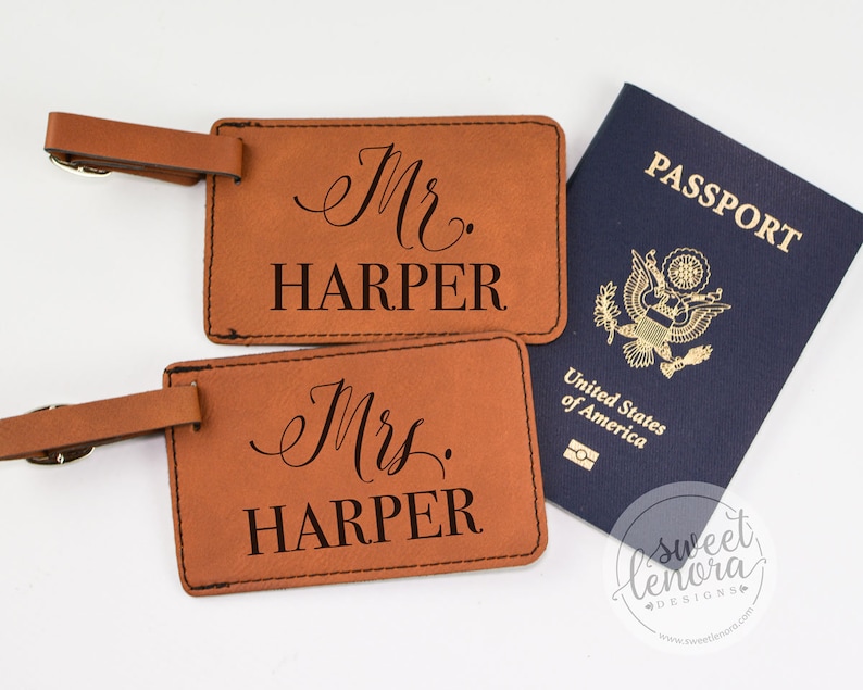 Set von 2 personalisierte Gepäck-Tags Mr & Mrs Gepäckanhänger Seine und ihre Gepäckanhänger Hochzeit Verlobungsgeschenk Maßgeschneiderte Reise-Tags Bild 1