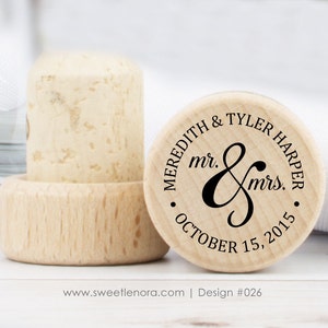 Personalized Wine Stopper - Mr and Mrs - Custom Wine Stopper - Wood Wine Stopper - Wedding Favor - Wedding Gift - 026